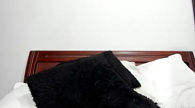 aleziiacam online show from March 19, 2025, 2:05 am