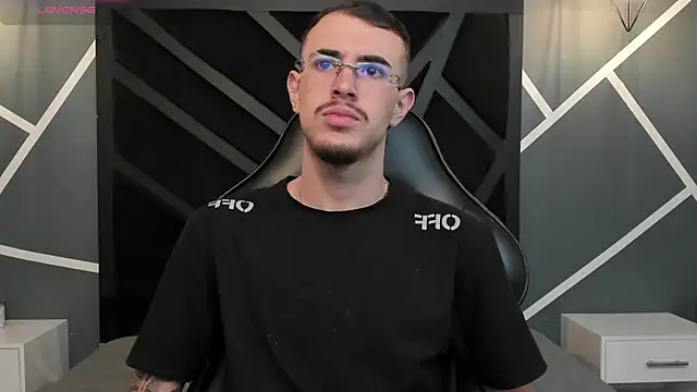 Snapshot of CodyWalkerR chatting on September 19, 2025, 5:17 pm CodyWalkerR online show from September 19, 2025, 5:17 pm