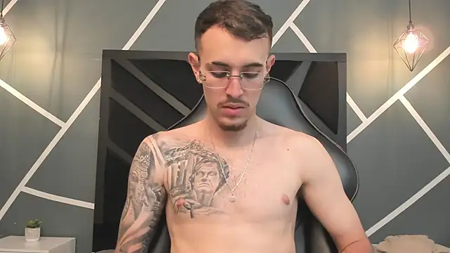 Snapshot of CodyWalkerR chatting on October 4, 2025, 5:14 pm CodyWalkerR online show from October 4, 2025, 5:14 pm