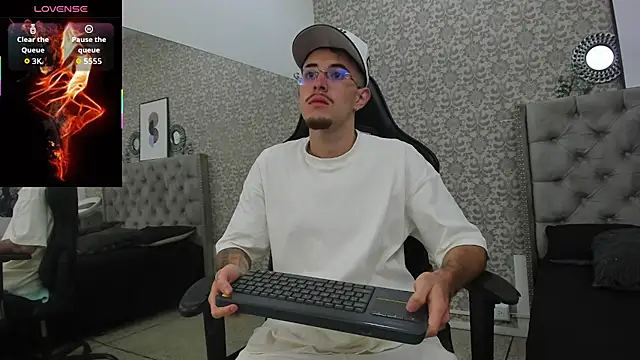 Snapshot of CodyWalkerR chatting on November 8, 2025, 11:41 pm CodyWalkerR online show from November 8, 2025, 11:41 pm