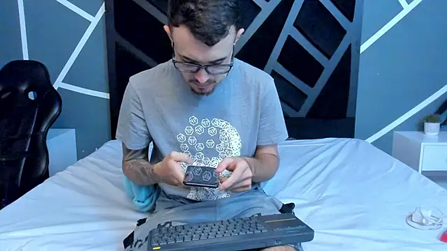 Snapshot of CodyWalkerR chatting on March 11, 2025, 5:13 pm CodyWalkerR online show from March 11, 2025, 5:13 pm