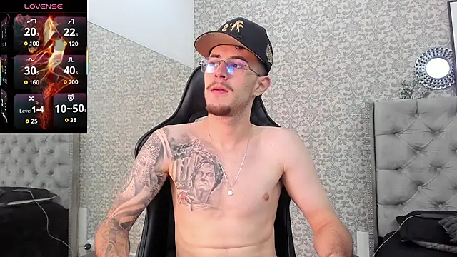 Snapshot of CodyWalkerR chatting on November 6, 2025, 5:17 pm CodyWalkerR online show from November 6, 2025, 5:17 pm