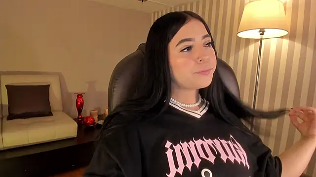 Snapshot of Maaiitee chatting on November 22, 2025, 6:29 pm Maaiitee online show from November 22, 2025, 6:29 pm