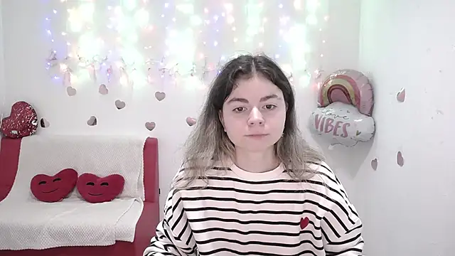 TinaRedly online show from October 6, 2025, 5:57 pm