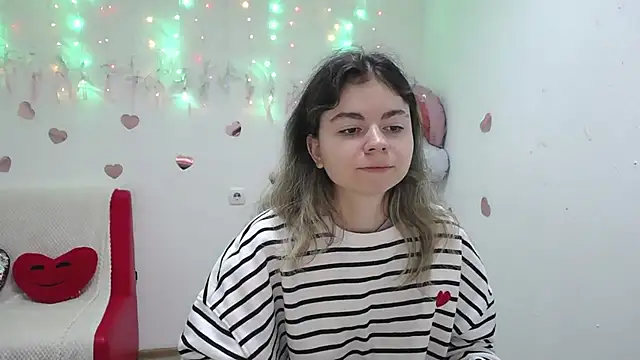 TinaRedly online show from September 21, 2025, 5:56 am