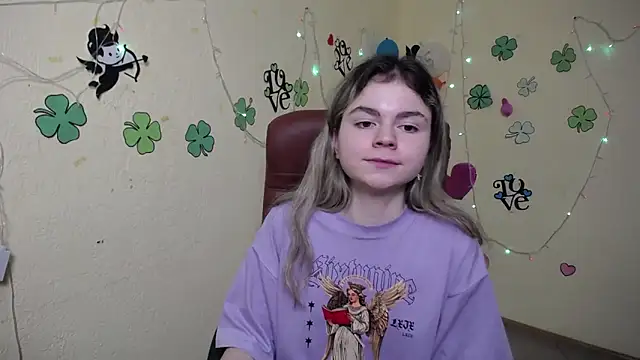 TinaRedly online show from March 14, 2025, 9:21 pm