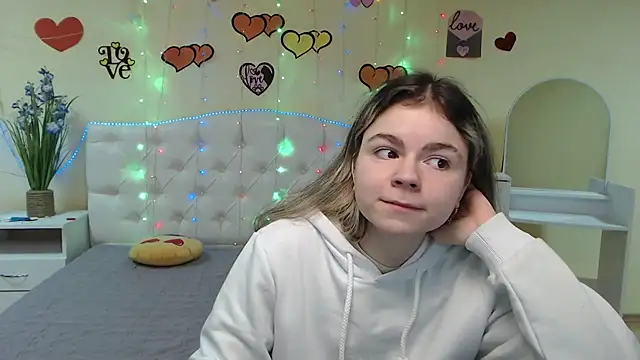 TinaRedly online show from March 12, 2025, 6:32 pm