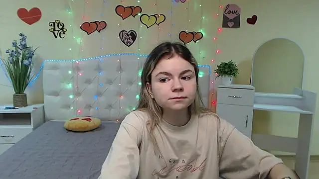 TinaRedly online show from March 12, 2025, 9:35 pm