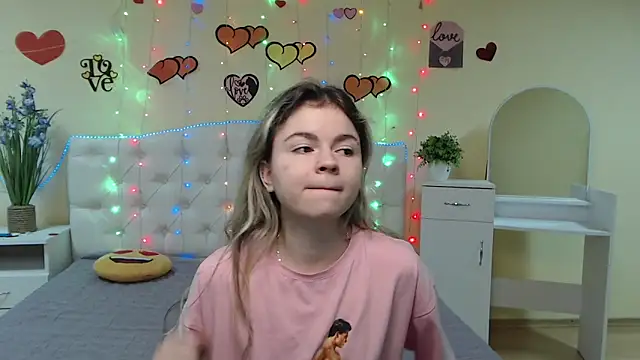 TinaRedly online show from March 8, 2025, 9:39 am