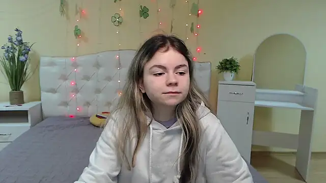 TinaRedly online show from March 22, 2025, 6:03 pm