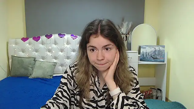 TinaRedly online show from September 19, 2025, 5:28 pm