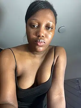 kellya  online show from February 19, 2025, 10:42 pm