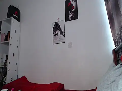 Whimsicalwillow online show from October 4, 2025, 11:01 am