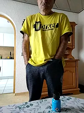 bottomhairy online show from November 26, 2025, 10:15 am