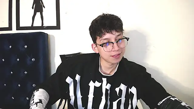  Thomas hot  online show from October 31, 2025, 4:20 am