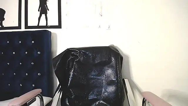  Thomas hot  online show from October 3, 2025, 3:20 am