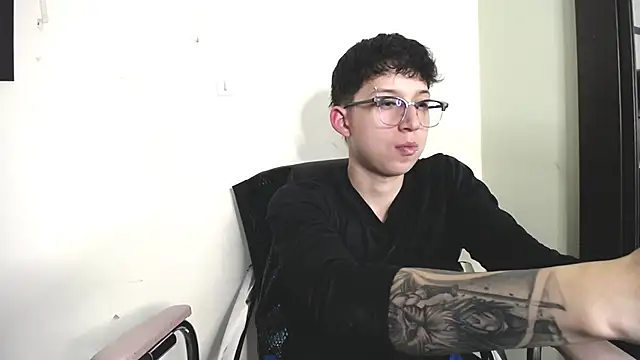  Thomas hot  online show from November 26, 2025, 4:12 am