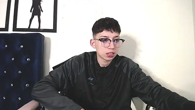  Thomas hot  online show from September 19, 2025, 3:10 am