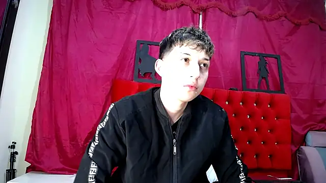  Thomas hot  online show from March 12, 2025, 2:52 am