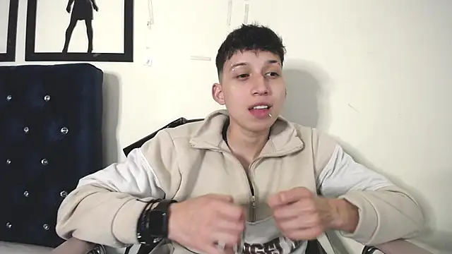  Thomas hot  online show from September 18, 2025, 3:31 am