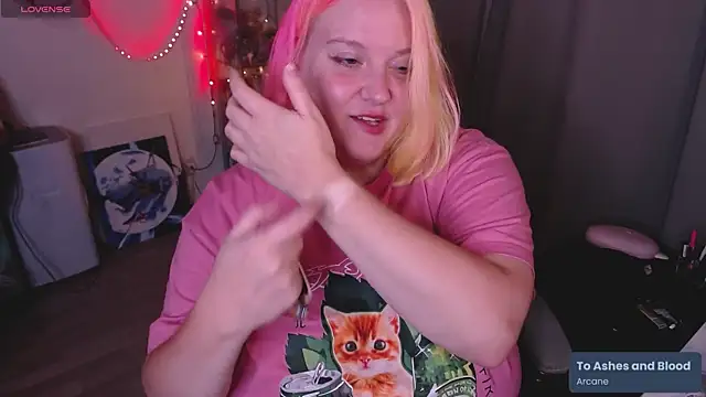 lissamuff online show from October 6, 2025, 4:41 pm