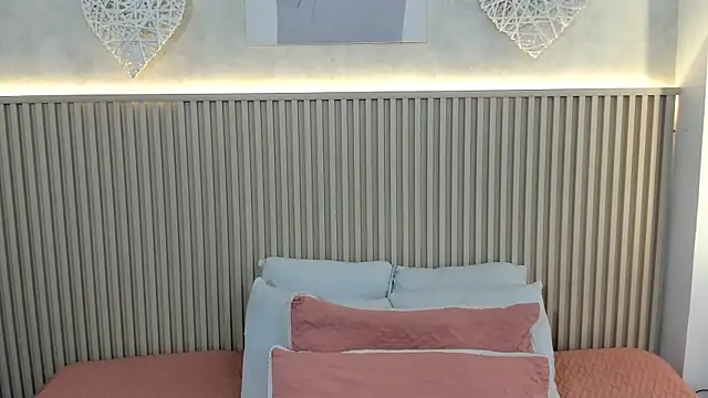 charlottebrowns  online show from March 5, 2026, 12:24 pm