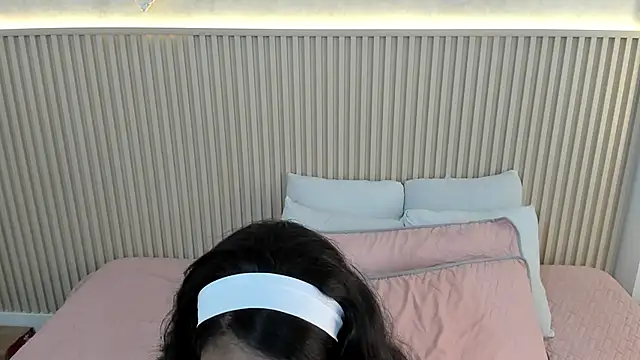 charlottebrowns  online show from March 28, 2026, 12:06 pm