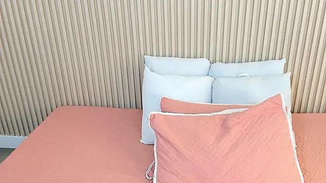 charlottebrowns  online show from March 19, 2026, 12:16 pm