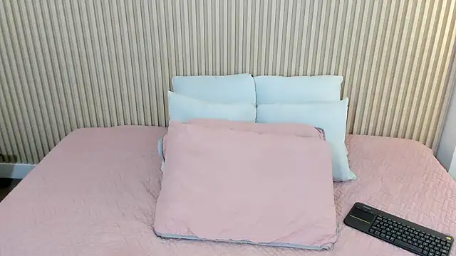 charlottebrowns  online show from July 17, 2026, 12:35 pm