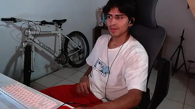 Snapshot of Thieves9 chatting on October 15, 2025, 6:33 am Thieves9 online show from October 15, 2025, 6:33 am