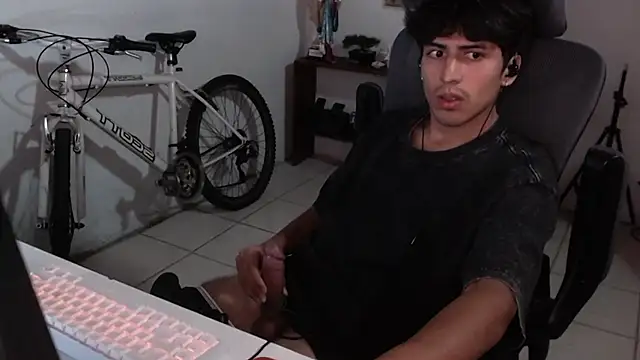 Snapshot of Thieves9 chatting on October 12, 2025, 5:42 am Thieves9 online show from October 12, 2025, 5:42 am