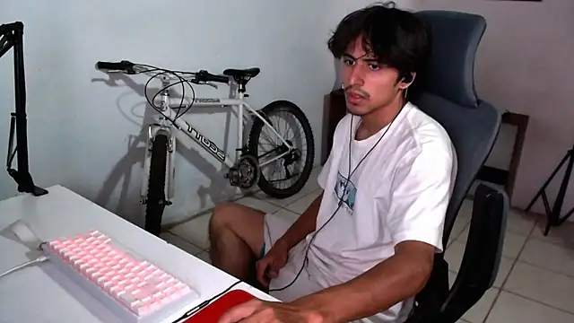 Snapshot of Thieves9 chatting on September 15, 2025, 9:48 pm Thieves9 online show from September 15, 2025, 9:48 pm