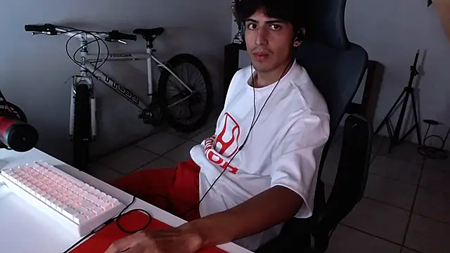 Snapshot of Thieves9 chatting on October 13, 2025, 6:37 am Thieves9 online show from October 13, 2025, 6:37 am