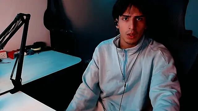 Snapshot of Thieves9 chatting on January 15, 2025, 12:15 pm Thieves9 online show from January 15, 2025, 12:15 pm