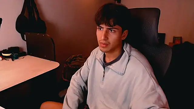 Snapshot of Thieves9 chatting on December 27, 2024, 1:07 pm Thieves9 online show from December 27, 2024, 1:07 pm