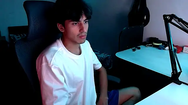 Snapshot of Thieves9 chatting on January 20, 2025, 5:04 am Thieves9 online show from January 20, 2025, 5:04 am