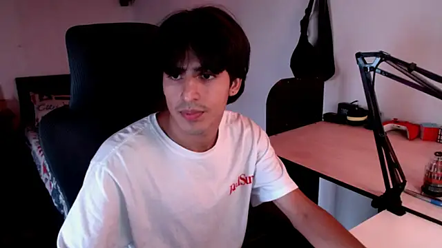 Snapshot of Thieves9 chatting on February 14, 2025, 4:09 pm Thieves9 online show from February 14, 2025, 4:09 pm