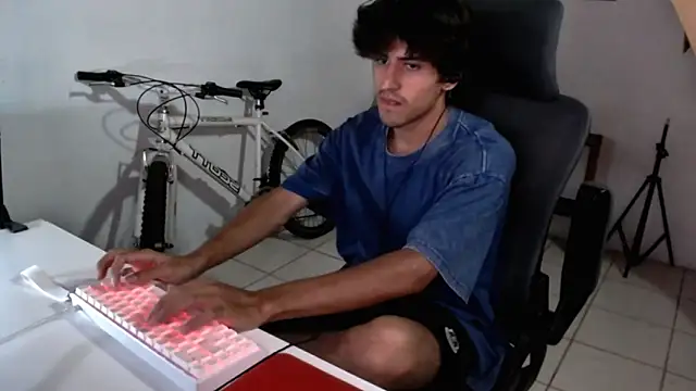 Snapshot of Thieves9 chatting on September 25, 2025, 5:24 am Thieves9 online show from September 25, 2025, 5:24 am