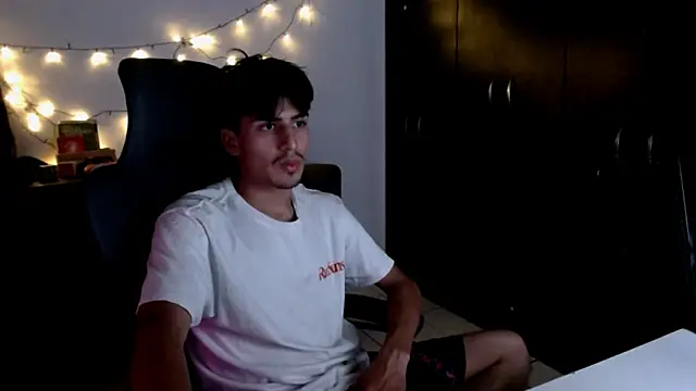 Snapshot of Thieves9 chatting on March 20, 2025, 5:57 am Thieves9 online show from March 20, 2025, 5:57 am