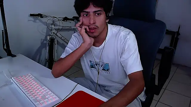 Snapshot of Thieves9 chatting on October 28, 2025, 3:51 am Thieves9 online show from October 28, 2025, 3:51 am