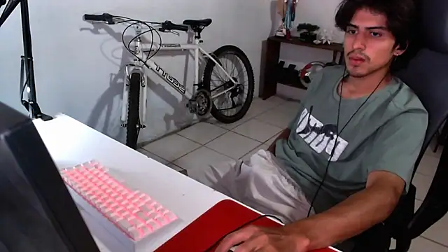 Snapshot of Thieves9 chatting on September 17, 2025, 9:11 am Thieves9 online show from September 17, 2025, 9:11 am