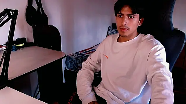 Snapshot of Thieves9 chatting on January 14, 2025, 8:37 pm Thieves9 online show from January 14, 2025, 8:37 pm