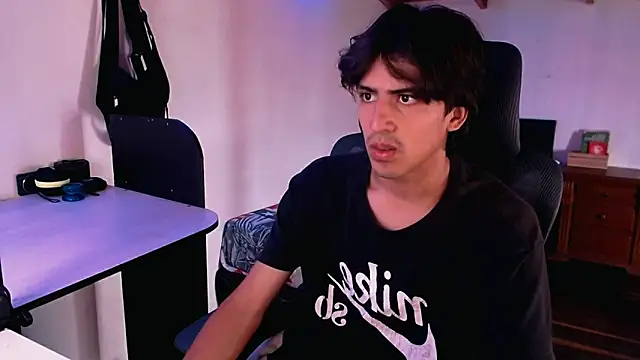 Snapshot of Thieves9 chatting on December 23, 2024, 5:00 pm Thieves9 online show from December 23, 2024, 5:00 pm