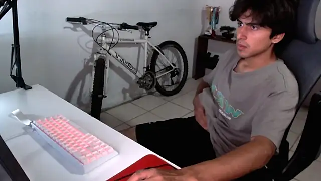 Snapshot of Thieves9 chatting on September 22, 2025, 10:38 pm Thieves9 online show from September 22, 2025, 10:38 pm