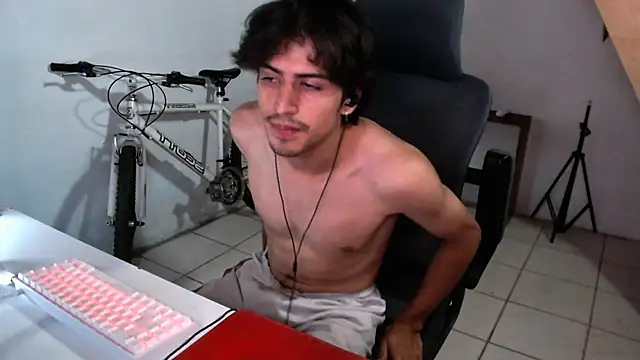 Snapshot of Thieves9 chatting on September 14, 2025, 4:35 am Thieves9 online show from September 14, 2025, 4:35 am