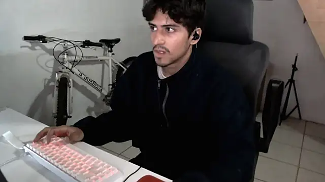 Snapshot of Thieves9 chatting on October 3, 2025, 3:13 pm Thieves9 online show from October 3, 2025, 3:13 pm