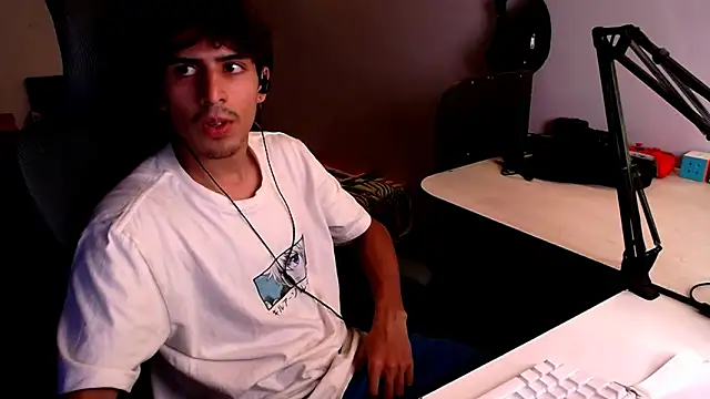 Snapshot of Thieves9 chatting on February 1, 2025, 5:07 am Thieves9 online show from February 1, 2025, 5:07 am