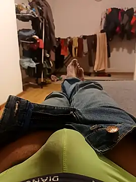 maleesa online show from November 21, 2025, 4:28 pm