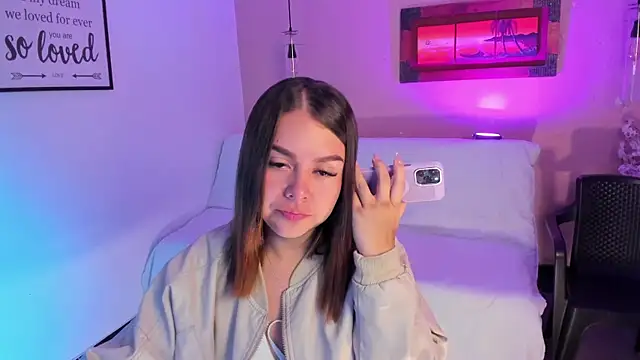 ArianaBaker online show from September 21, 2025, 2:33 pm