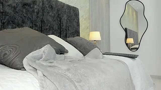 Snapshot of lola__sweetx chatting on September 24, 2025, 10:33 am lola sweetx online show from September 24, 2025, 10:33 am